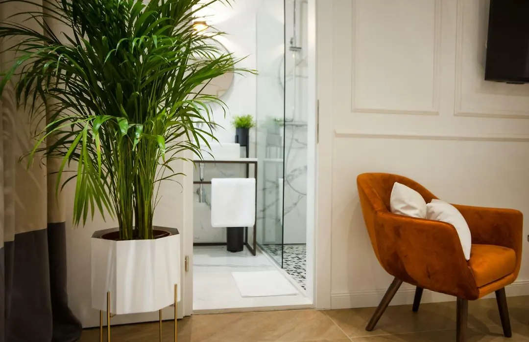 Club 5 Boutique Rooms-1